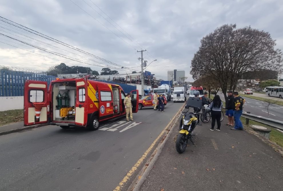 Acidentes na linha verde deixam motociclistas feridos e trânsito travado