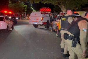Adolescente é baleado enquanto estava no quintal de casa