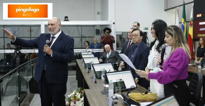 Câmara de Maringá empossa Professor Pacífico