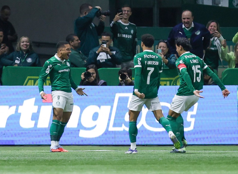 Com show de Vitor Roque, Palmeiras goleia o Internacional por 4 a 1 no Brasileirão