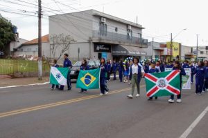Desfile de 7 de Setembro reúne população em Jandaia do Sul