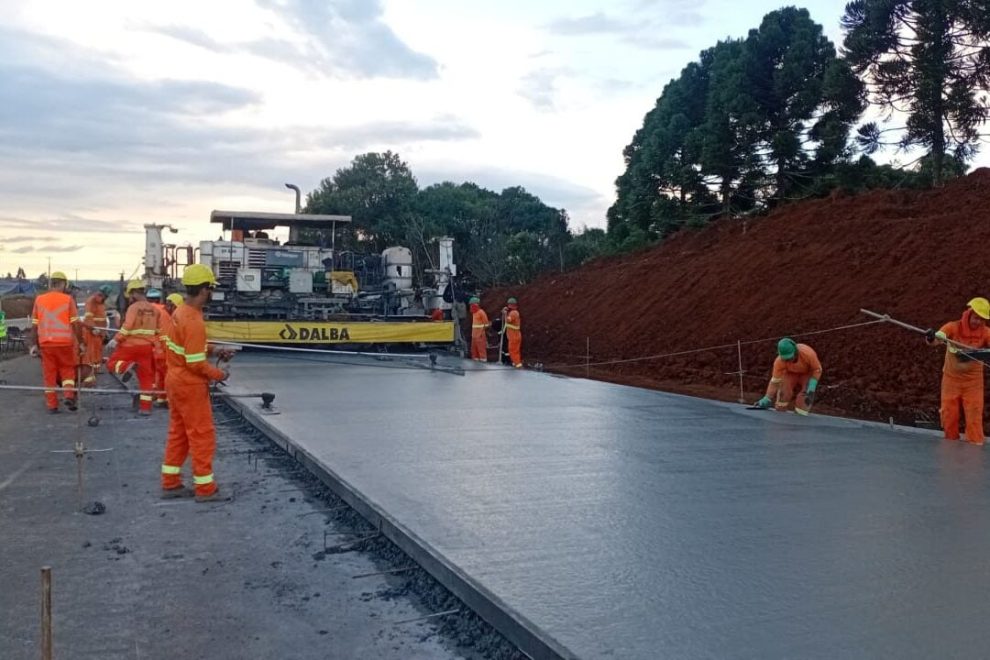 Duplicação e restauração em concreto de rodovia no Paraná chega a 54%