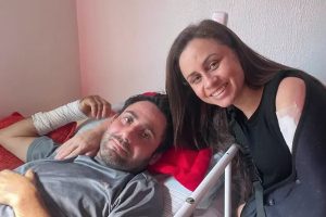 Em casa: a longa jornada de cura do casal que venceu a morte na PR-323: 'O pior passou'