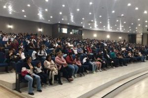 Escola Monteiro Lobato celebra Dia da Família com homenagem aos pais e palestra especial