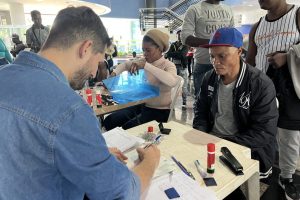 Haitianos em Maringá poderão renovar documentos em mutirão com apoio da Embaixada; veja como participar
