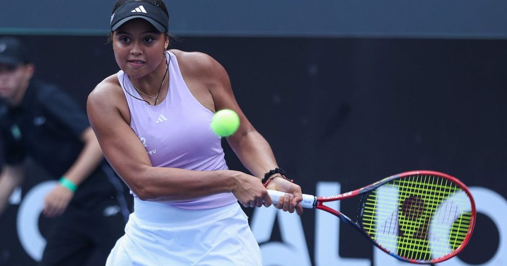 Jovem brasileira dá show no SP Open e sobe no ranking da WTA