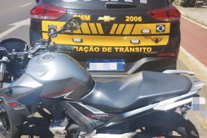 Moto com 142 multas e mais de R$ 35 mil em débitos é apreendida em Maringá