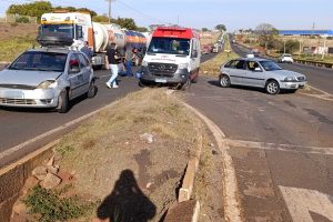 Motociclista sofre fratura após colisão tripla na BR-376 entre Maringá e Iguatemi
