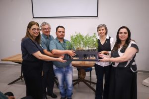 Prefeitura de Maringá recebe 1,5 mil mudas para implantação de jardins sensoriais nos Cmeis