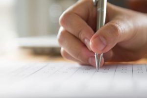 Prefeituras de pequenas cidades no Paraná abrem concursos com altos salários; veja a lista