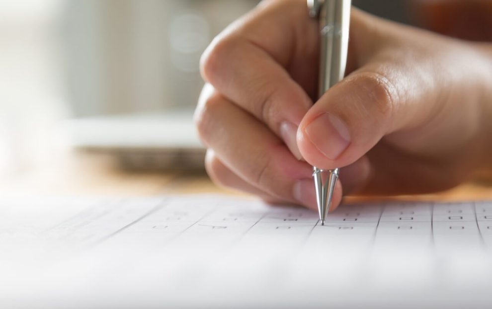 Prefeituras de pequenas cidades no Paraná abrem concursos com altos salários; veja a lista