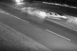 VÍDEO: Carro capota na BR-376, em Mandaguaçu, e deixa duas pessoas feridas