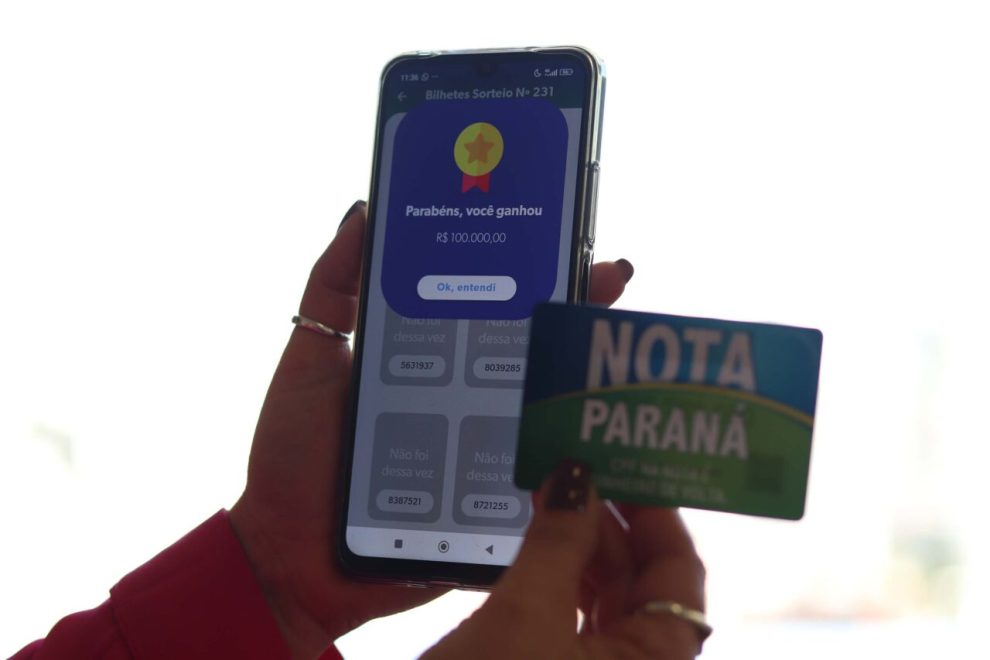 no sorteio de setembro, aniversariantes do mês ganham os prêmios de R$ 100 mil e R$ 50 mil