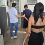 Casal é preso com dois carros furtados e drogas em Maringá