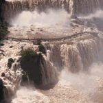 Cataratas do Iguaçu registram vazão quatro vezes acima da média após fortes chuvas