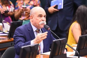 Comissão de Ética deve julgar caso só em novembro