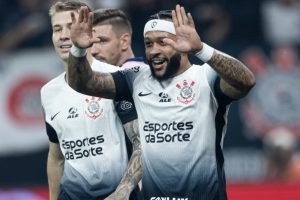 Contratos “tóxicos” e dívida bilionária: o alerta da consultoria para o Corinthians