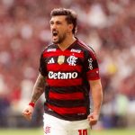 Flamengo supera Palmeiras por 3 a 2 e iguala pontos no Brasileiro