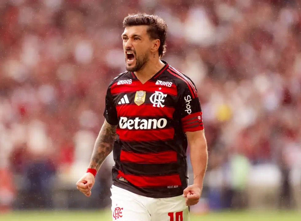 Flamengo supera Palmeiras por 3 a 2 e iguala pontos no Brasileiro