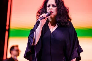Gal Costa ressurge em disco que revisita os grandes momentos de sua carreira