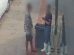 Homem apanha após assediar mulher na rua: vídeo