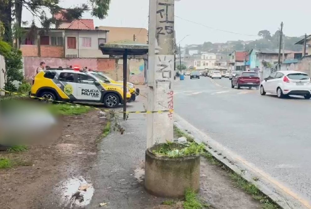 Homem é encontrado morto ao lado de ponto de ônibus de Curitiba