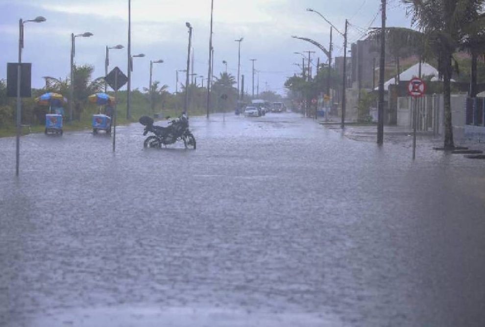 Inmet emite alerta de chuvas intensas para todo o Paraná
