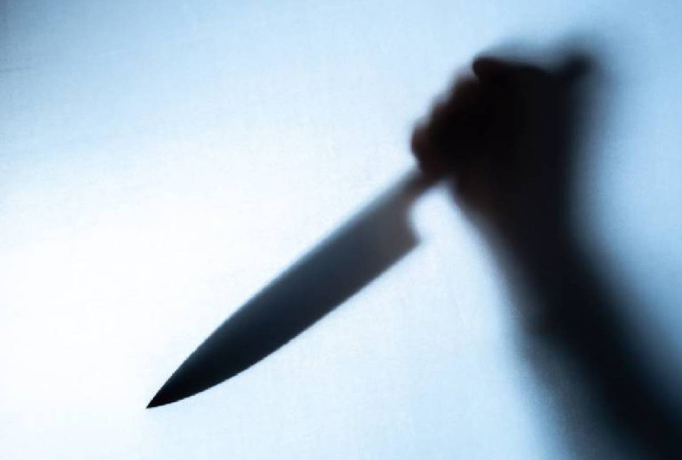 Jovem é atacado a facadas pelo cunhado em confraternização