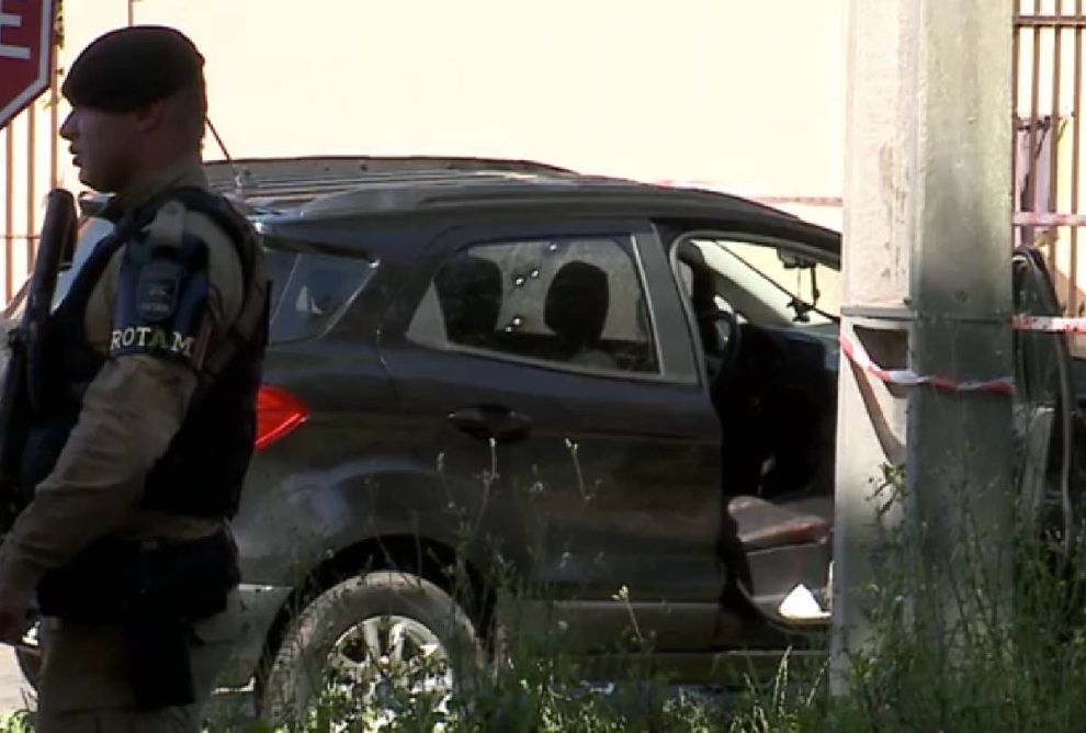 Jovem em carro roubado fica ferido em confronto com a ROTAM