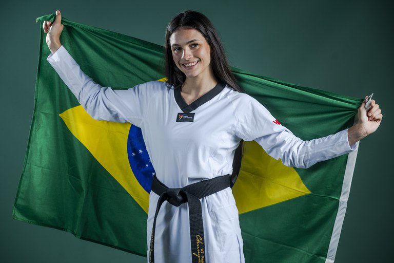 Maria Clara Pacheco conquista título mundial de taekwondo na China