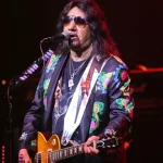 Morte de Ace Frehley, guitarrista fundador do Kiss, ainda está sob investigação, diz site
