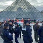 Museu do Louvre sofre assalto! Ladrões roubaram várias joias