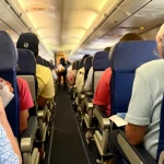 Passageiro terá de pagar mais para inclinar assento em aérea canadense; entenda