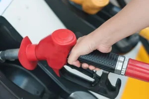 Petrobras reduz em 4,9% preço da gasolina em suas refinarias