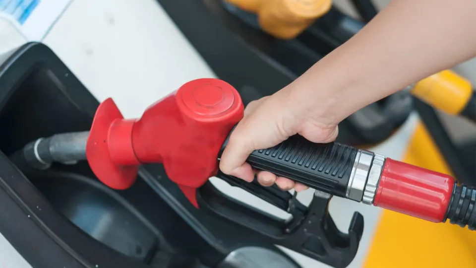 Petrobras reduz em 4,9% preço da gasolina em suas refinarias