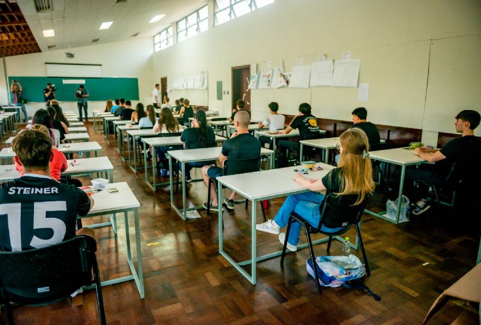UFPR avalia realizar o vestibular em fase única a partir de 2026
