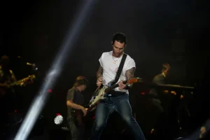 Veja como conseguir ingressos para o show grátis do Maroon 5 em São Paulo